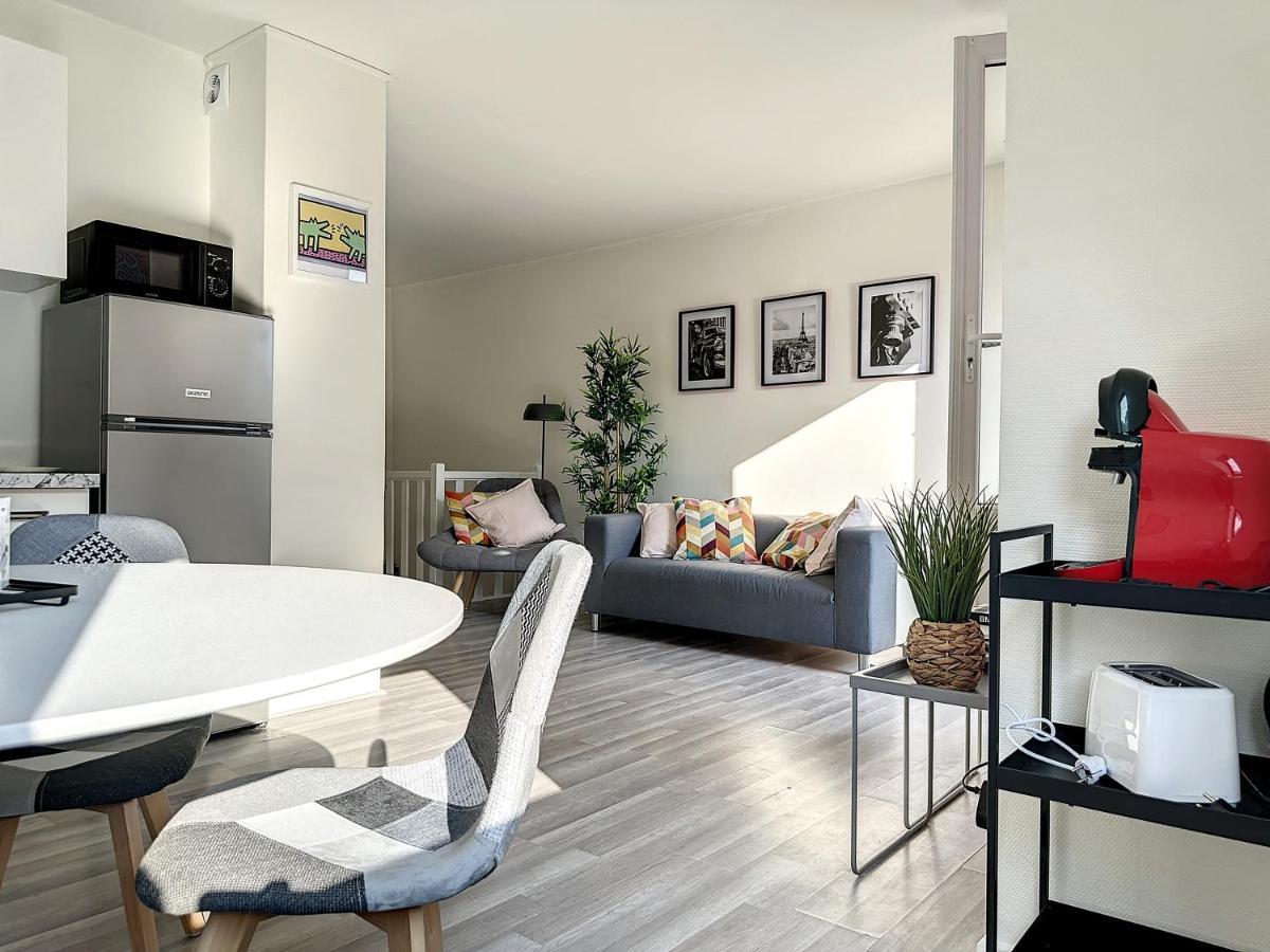 Charmant Appartement Avec Terrasse Parking Ispagnac Exterior photo